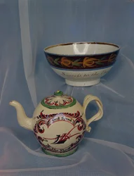 Creamware-Teekanne dekoriert von W. Greatbach, um 1765